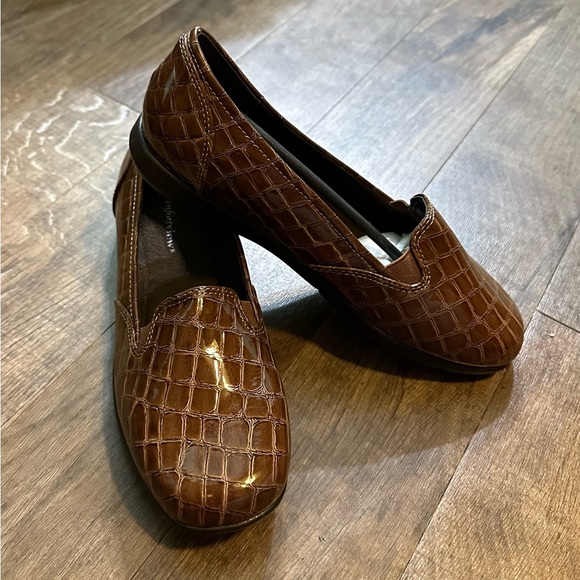 New! 2 pairs of Comfortview Leisa Crocodile Texture Slip on Flats Shoes size 7 - Picture 3 of 8